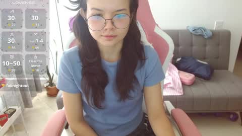 Snapshot of azu_chan chatting on 04-25-26, 03:42 Azu online show from 04-25-26, 03:42
