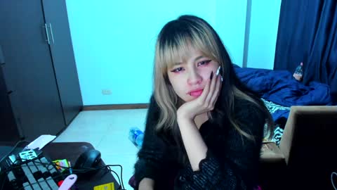 Snapshot of azu_moure chatting on 01-10-25, 10:50 Azu Moure online show from 01-10-25, 10:50