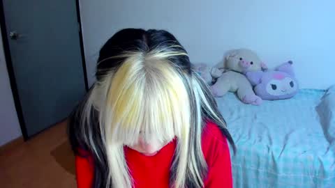Snapshot of azu_moure chatting on 01-30-25, 08:01 Azu Moure online show from 01-30-25, 08:01