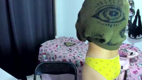 Azu Moure online show from 11-28-25, 02:58