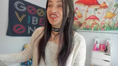 Azucena R online show from 10-28-25, 02:42