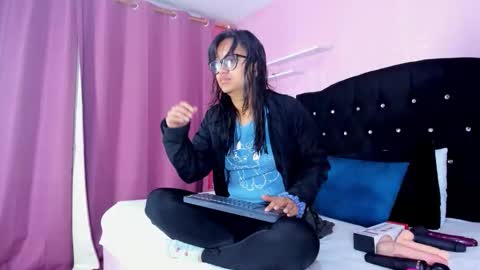 Snapshot of azul_moon chatting on 12-02-25, 03:56 azul_moon online show from 12-02-25, 03:56