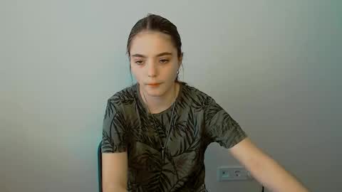 azumi_chan_ online show from 09-22-25, 05:42