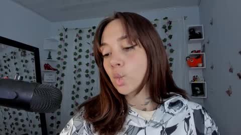 azumi saan online show from 12-19-25, 02:40