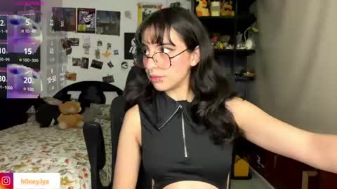 Lyanna online show from 07-04-26, 01:34