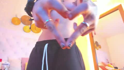 Anny online show from 11-19-25, 04:01