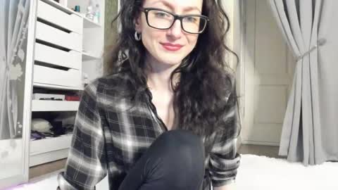 babby_jewel online show from 11-18-25, 12:20