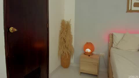 itzell  online show from 06-02-26, 04:20