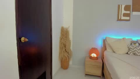 itzell  online show from 06-04-26, 01:22