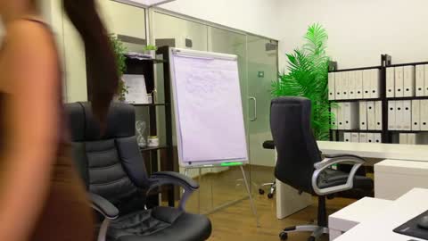 Olivia and Lexi online show from 10-06-25, 04:43