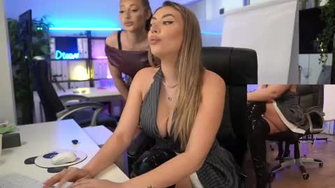 Olivia and Lexi online show from 04-22-26, 04:59