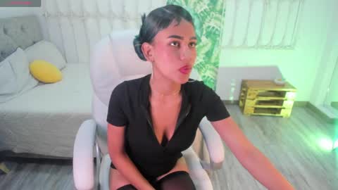 Snapshot of baby_julieta00 chatting on 05-05-26, 04:20 Julieta online show from 05-05-26, 04:20