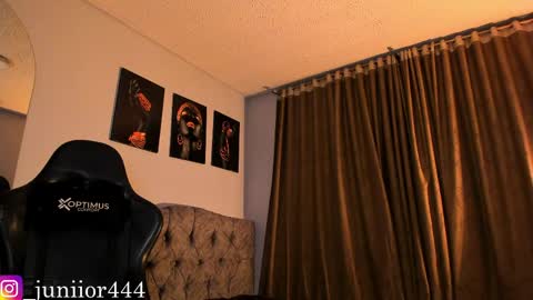 Junior       Independent Model online show from 05-19-26, 12:49