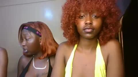 Snapshot of babybrown20 chatting on 04-22-26, 04:15 babybrown online show from 04-22-26, 04:15
