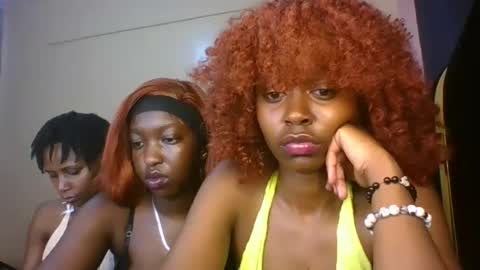 Snapshot of babybrown20 chatting on 04-23-26, 04:35 babybrown online show from 04-23-26, 04:35