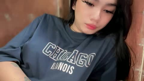 Snapshot of babyclarats chatting on 10-05-25, 02:32 Clara online show from 10-05-25, 02:32