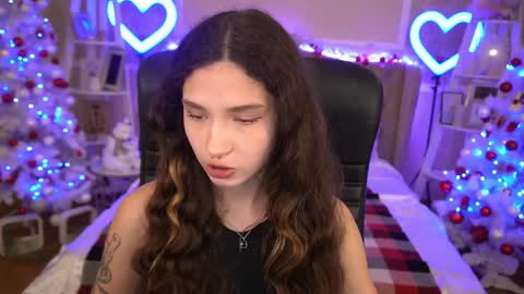 Snapshot of babyflowerr chatting on 12-23-24, 08:14 Sasha online show from 12-23-24, 08:14