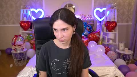 Snapshot of babyflowerr chatting on 02-18-25, 02:16 Sasha online show from 02-18-25, 02:16