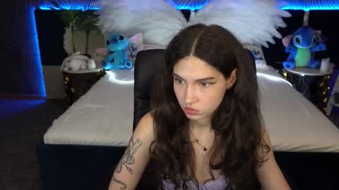 Snapshot of babyflowerr chatting on 10-22-25, 06:51 Sasha online show from 10-22-25, 06:51