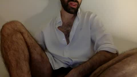 Snapshot of babyhardy chatting on 11-01-25, 10:23 Tom A. online show from 11-01-25, 10:23