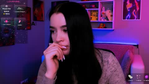 Mia online show from 04-04-26, 07:22