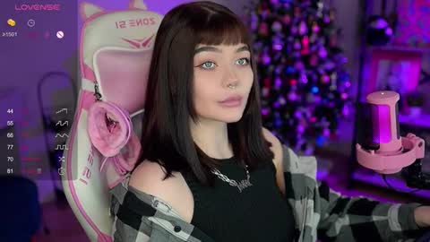 Snapshot of babyroxynill chatting on 12-18-24, 10:57 Nika online show from 12-18-24, 10:57