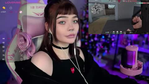 Snapshot of babyroxynill chatting on 12-19-24, 02:01 Nika online show from 12-19-24, 02:01