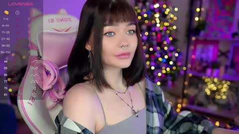 Snapshot of babyroxynill chatting on 12-27-24, 11:21 Nika online show from 12-27-24, 11:21
