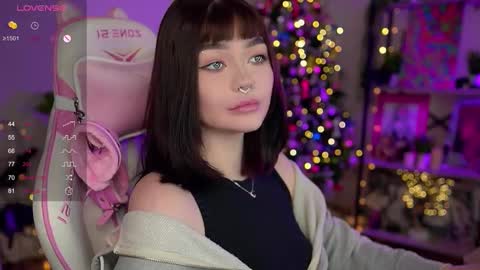 Snapshot of babyroxynill chatting on 12-28-24, 10:55 Nika online show from 12-28-24, 10:55