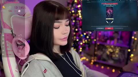 Snapshot of babyroxynill chatting on 12-29-24, 01:56 Nika online show from 12-29-24, 01:56