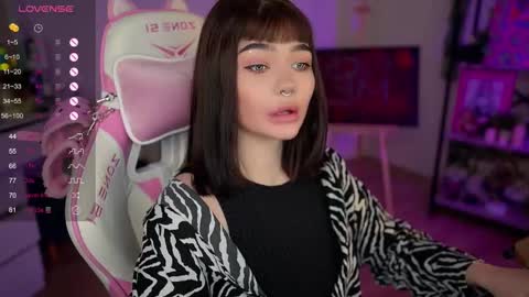 Snapshot of babyroxynill chatting on 01-20-25, 01:39 Nika online show from 01-20-25, 01:39