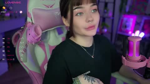 Snapshot of babyroxynill chatting on 02-03-25, 02:03 Nika online show from 02-03-25, 02:03