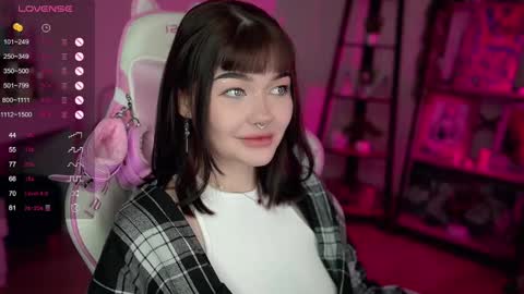 Snapshot of babyroxynill chatting on 02-08-25, 11:02 Nika online show from 02-08-25, 11:02