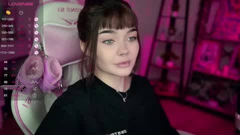 Snapshot of babyroxynill chatting on 02-09-25, 10:43 Nika online show from 02-09-25, 10:43