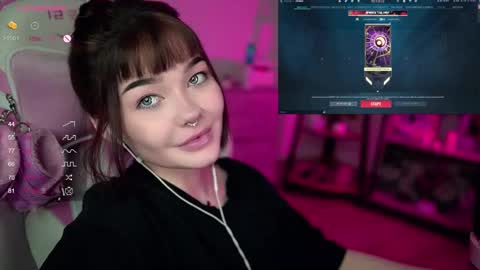 Snapshot of babyroxynill chatting on 02-10-25, 01:46 Nika online show from 02-10-25, 01:46