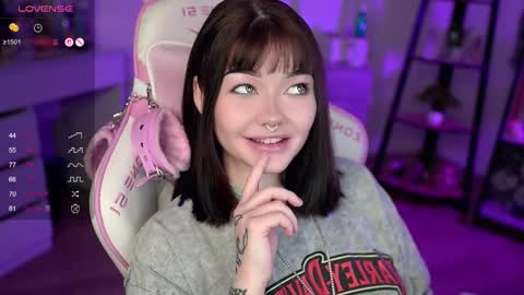 Snapshot of babyroxynill chatting on 02-21-25, 11:21 Nika online show from 02-21-25, 11:21