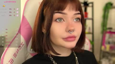 Snapshot of babyroxynill chatting on 09-21-25, 10:22 Nika online show from 09-21-25, 10:22