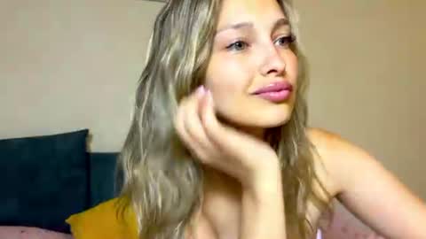 Snapshot of babyy_miley chatting on 08-09-26, 08:36 babyy_miley online show from 08-09-26, 08:36