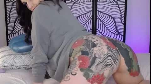 Snapshot of backtatava chatting on 02-05-25, 02:08 Ava online show from 02-05-25, 02:08