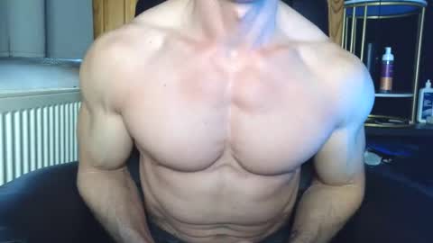 Snapshot of badboy951337 chatting on 10-10-25, 01:43 Badboy95 online show from 10-10-25, 01:43