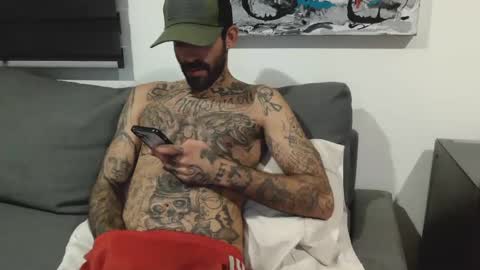 Snapshot of badcouple_ chatting on 10-01-25, 11:44 BadCouple  online show from 10-01-25, 11:44