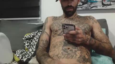 Snapshot of badcouple_ chatting on 10-27-25, 06:06 BadCouple  online show from 10-27-25, 06:06