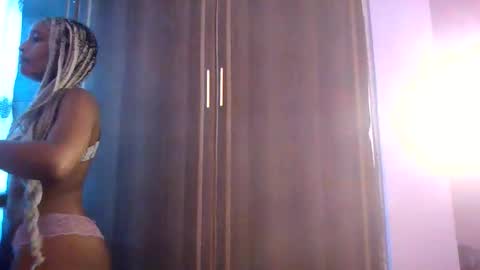 Snapshot of badgalheloves chatting on 05-25-26, 05:35 badgalheloves online show from 05-25-26, 05:35