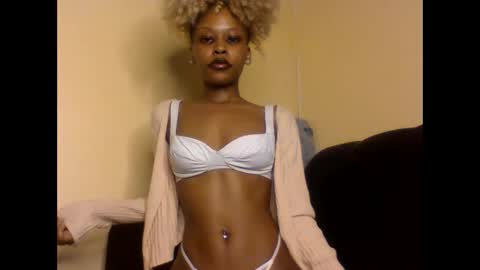 Lily. online show from 12-22-25, 04:20