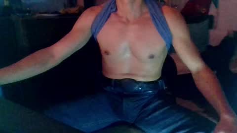 Snapshot of badhombremx chatting on 02-04-25, 06:14 Mexican livin Off the Wall online show from 02-04-25, 06:14