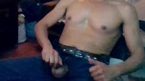 Snapshot of badhombremx chatting on 02-20-25, 08:28 Mexican livin Off the Wall online show from 02-20-25, 08:28