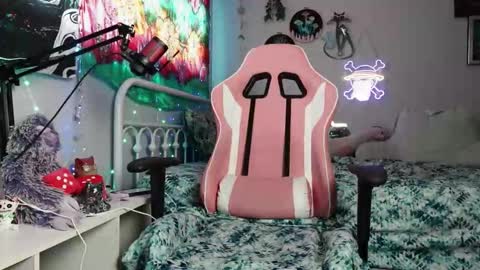 Bae Bae Blue online show from 10-13-25, 09:04