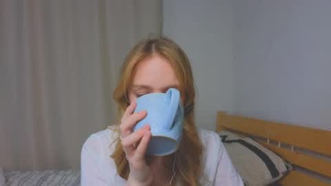 Snapshot of baeyoda chatting on 04-28-26, 04:23 Kate online show from 04-28-26, 04:23