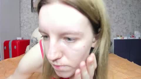 holly online show from 10-07-25, 03:42