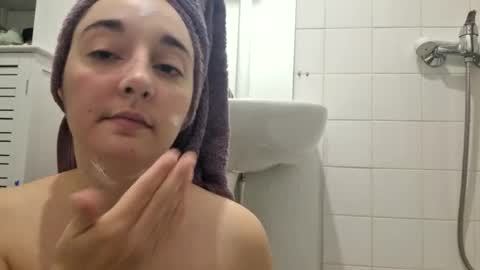 Snapshot of baiedesbois chatting on 10-20-25, 06:30 Baiedesbois online show from 10-20-25, 06:30